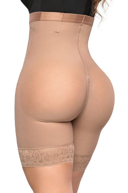'- Panty Ultrainvisible SMI04004 lifting extra natural
- Vista trasera panty cierre perineal invisible
- Panty talle alto con encaje siliconado