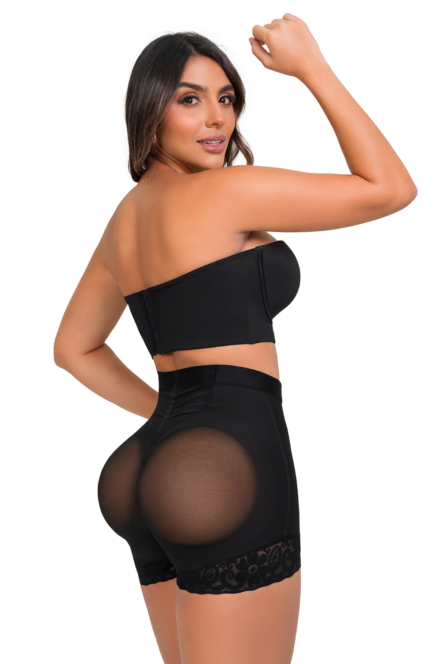 Panty cachetero levanta cola ultrainvisible con encaje en piernas
Panty moldeador con control de abdomen y realce natural de glúteos
Panty cachetero sin costuras con ajuste cómodo y femenino
Panty invisible tipo cachetero con tanga de regalo
Panty Stagmi SMI04027 realce discreto y ajuste seguro